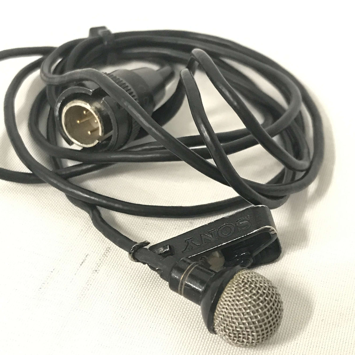 Sony WRR-802 UHF Synthesized Diversity Tuner w/ 2 Lavalier Mic - USED